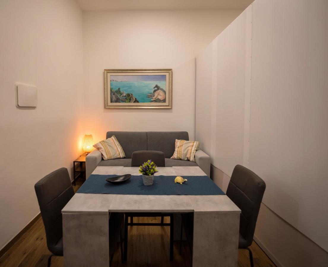 Dimora Francesca Apartment Salerno Luaran gambar